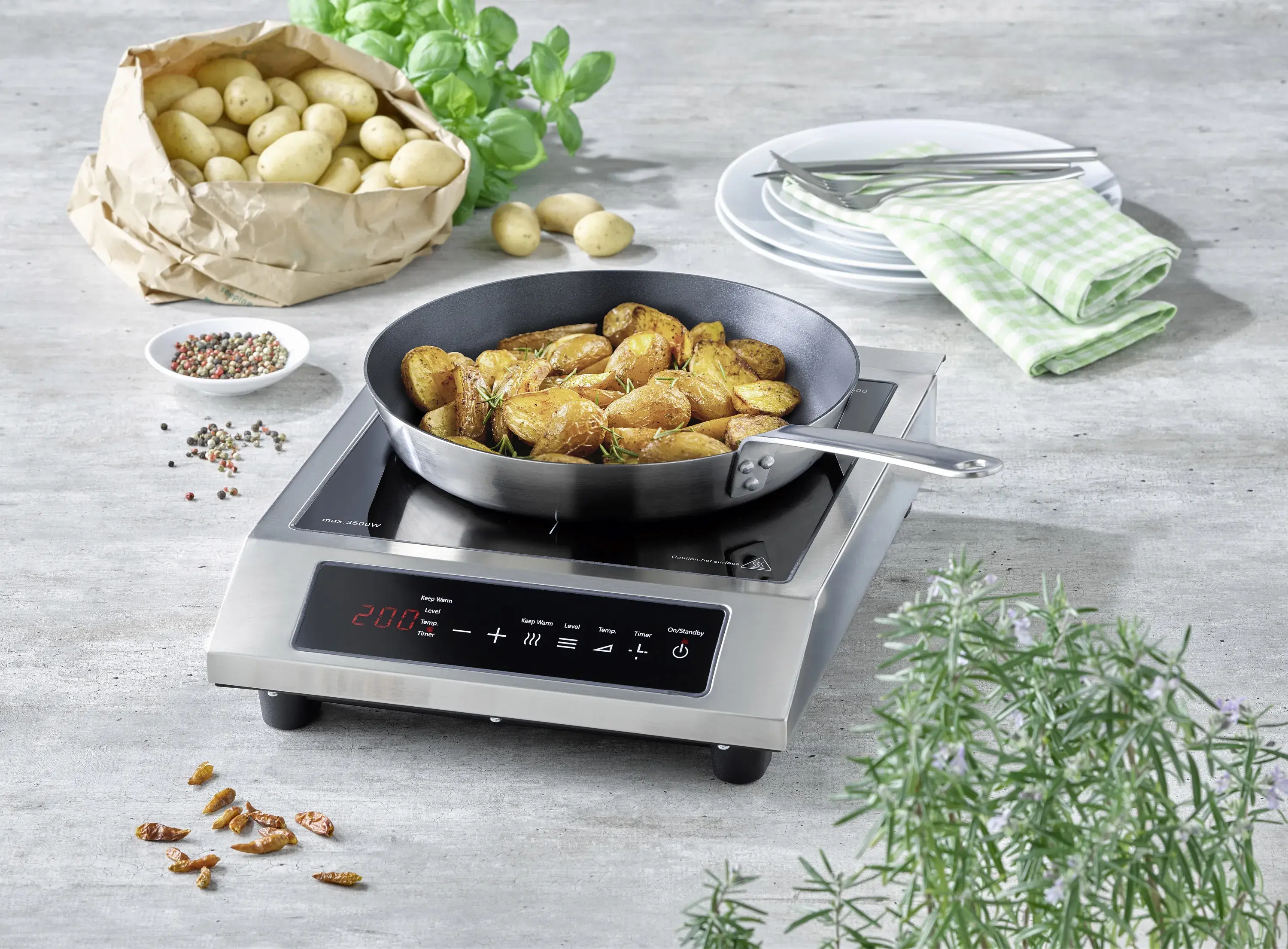 CASO Design mobiles Induktionskochfeld im Betrieb